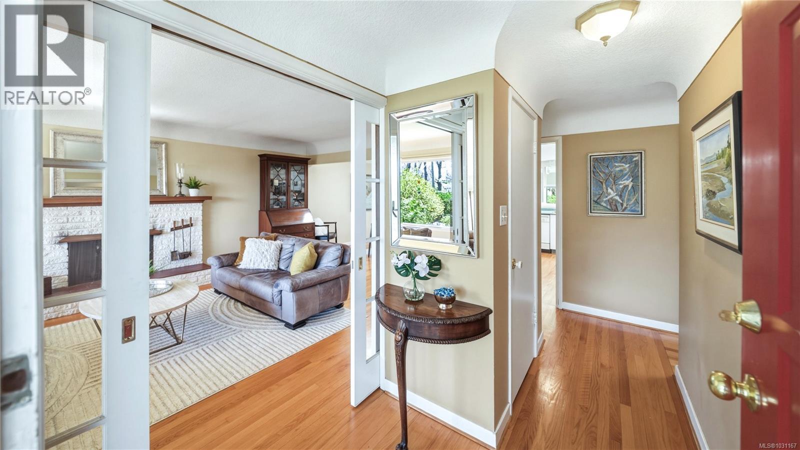  1610 Sonria Place, Saanich