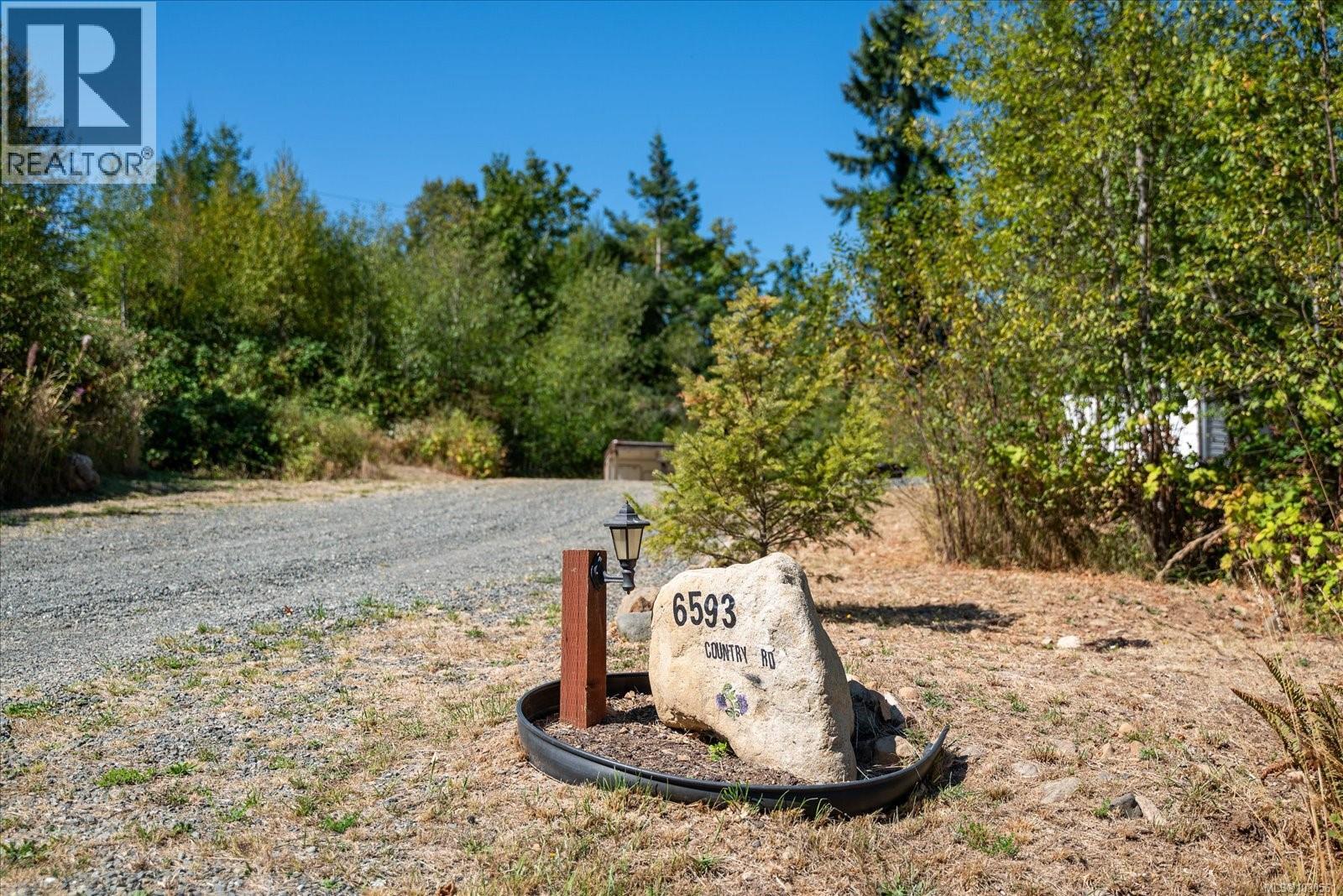 6593 Country Rd, Fanny Bay