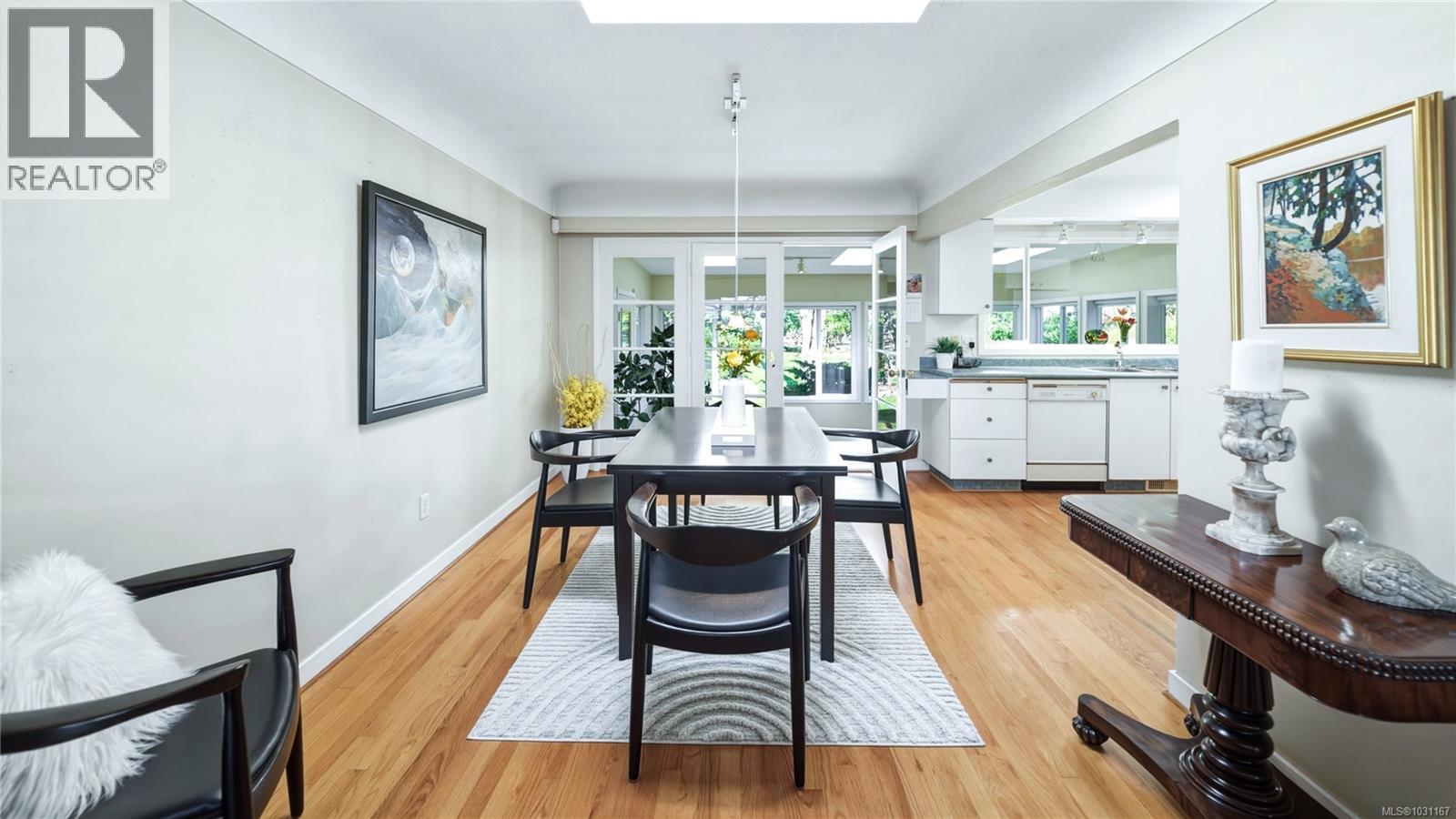  1610 Sonria Place, Saanich