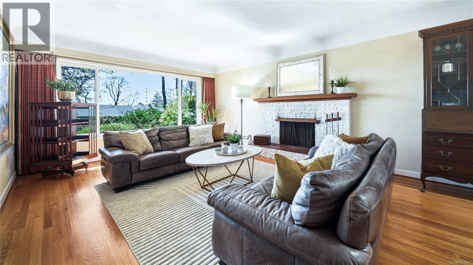  1610 Sonria Place, Saanich