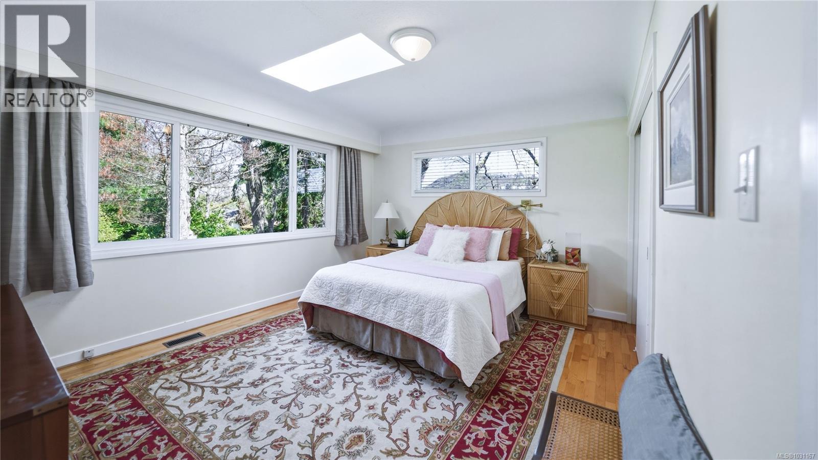  1610 Sonria Place, Saanich