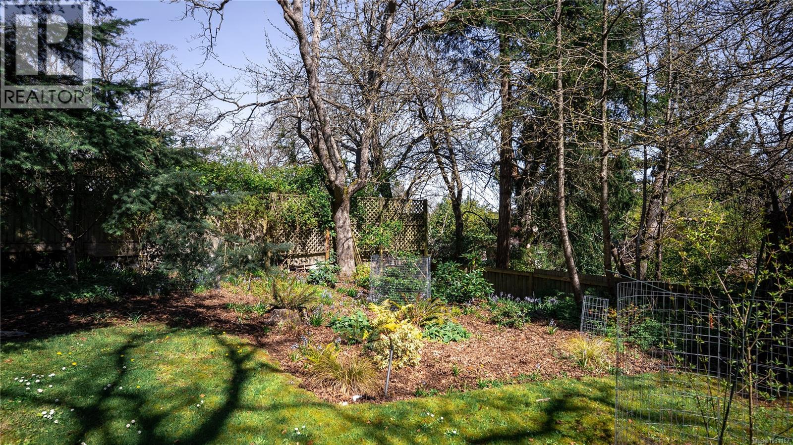  1610 Sonria Place, Saanich