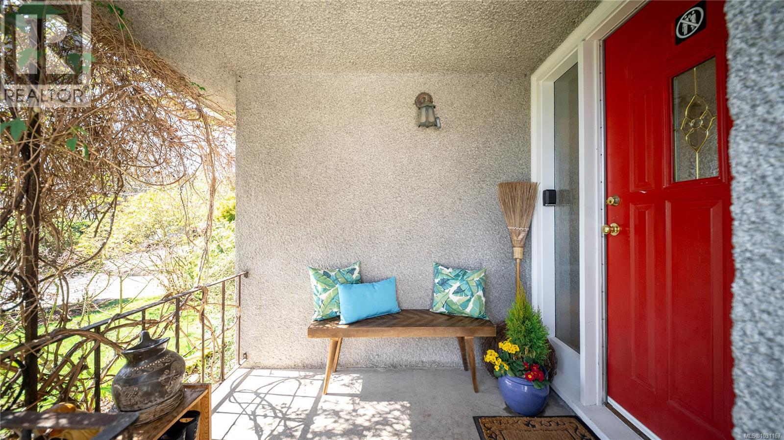  1610 Sonria Place, Saanich