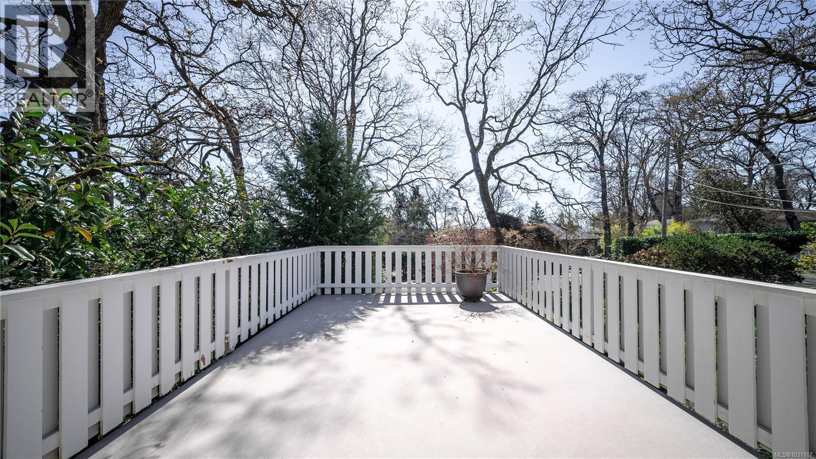  1610 Sonria Place, Saanich