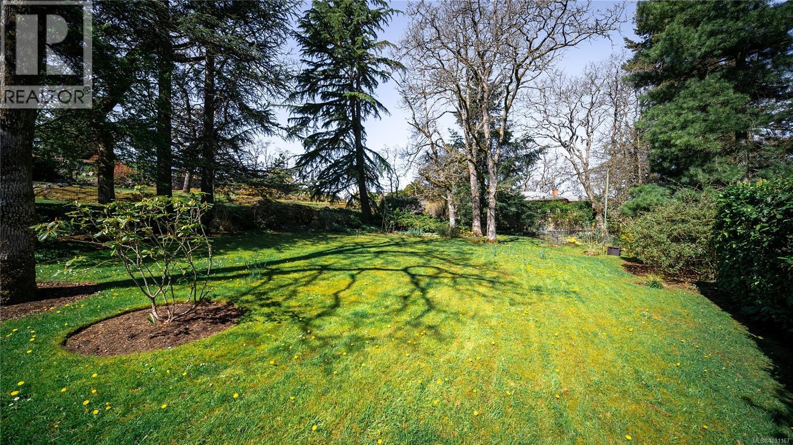  1610 Sonria Place, Saanich