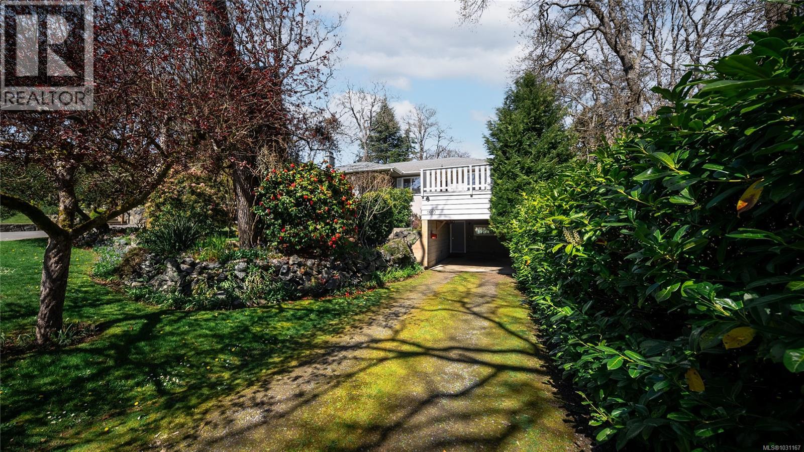  1610 Sonria Place, Saanich