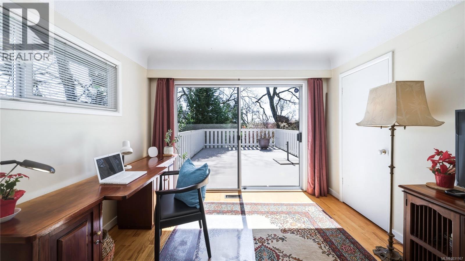  1610 Sonria Place, Saanich