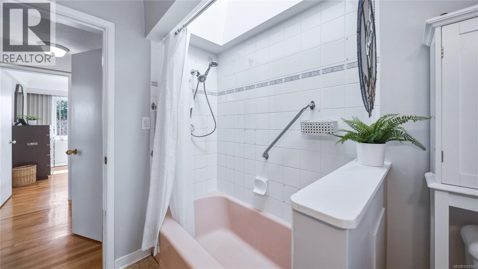  1610 Sonria Place, Saanich