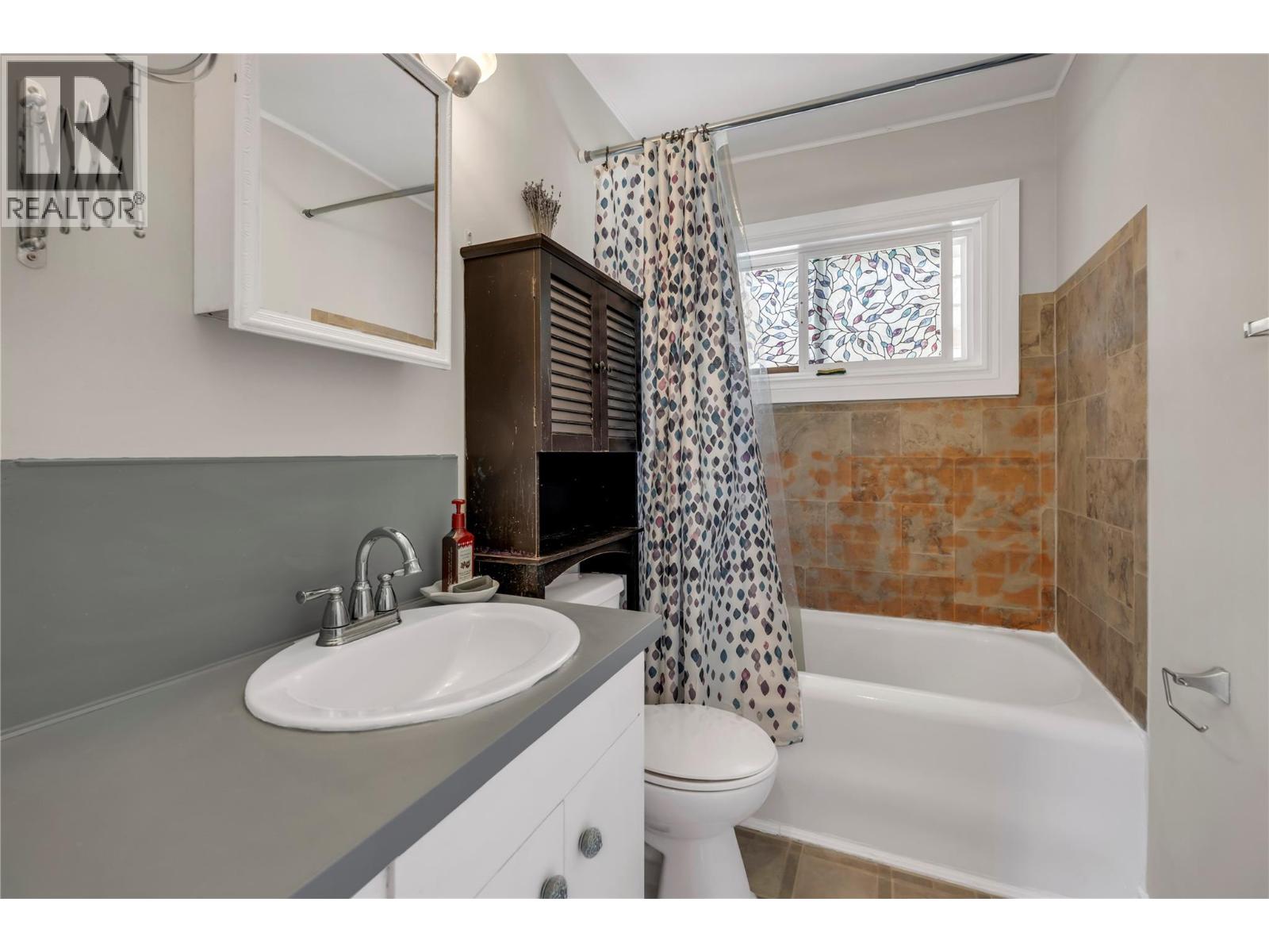  5900 Shamrock Place, Oliver