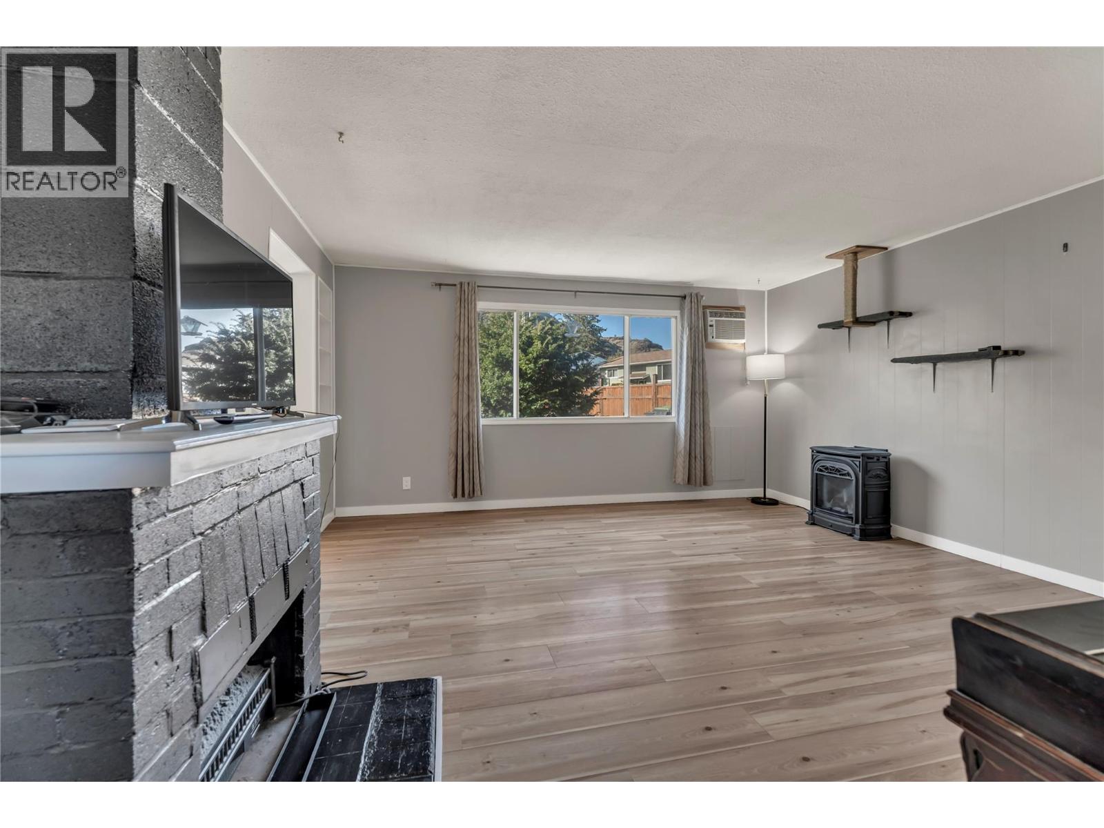 5900 Shamrock Place - 8