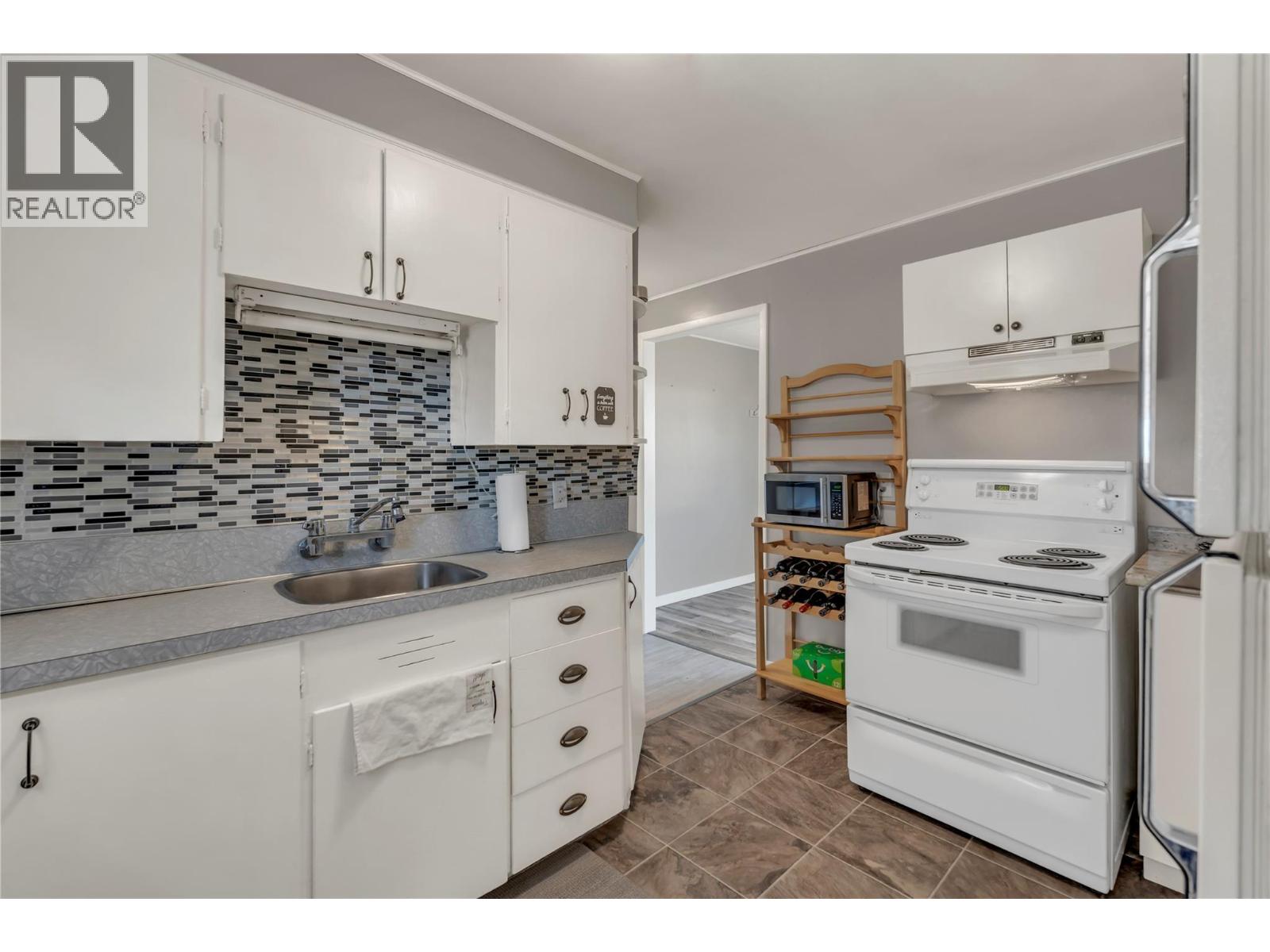 5900 Shamrock Place - 9
