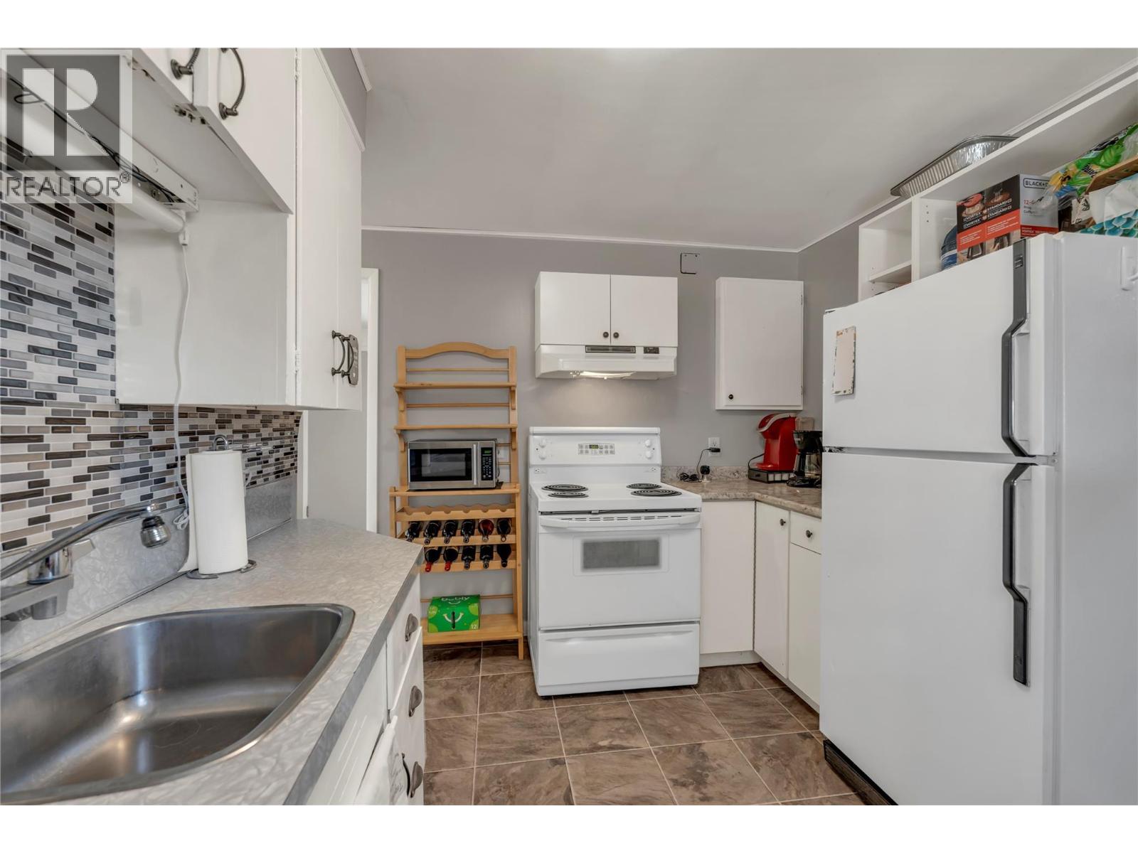  5900 Shamrock Place, Oliver