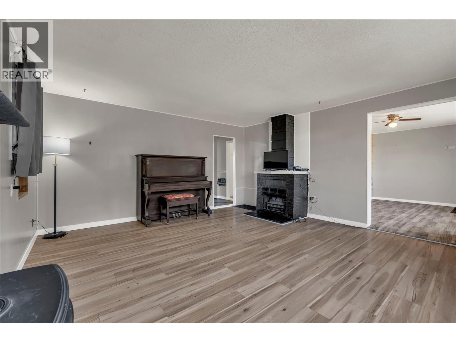 5900 Shamrock Place - 7