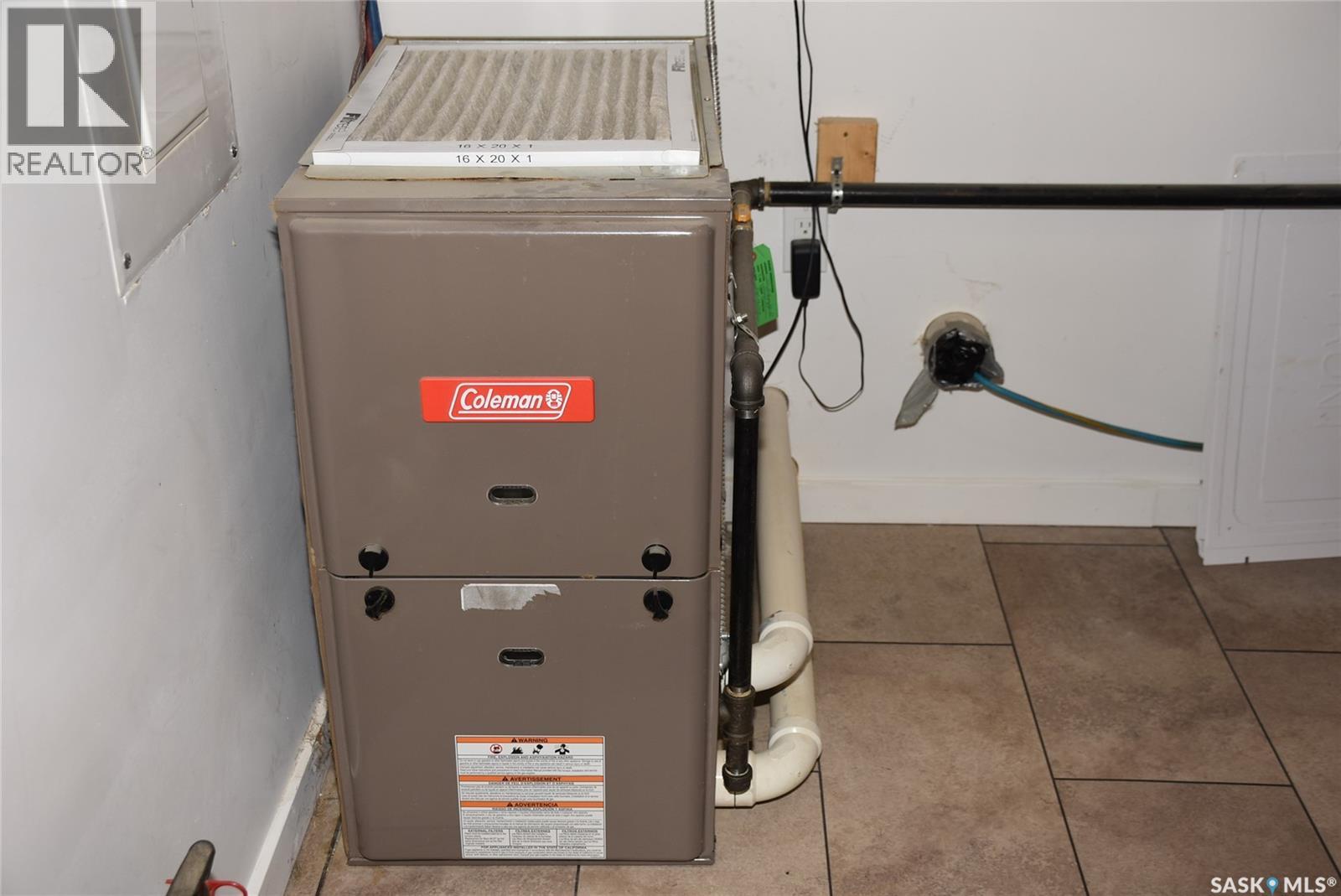 719 PASQUA LAKE ROAD - 17