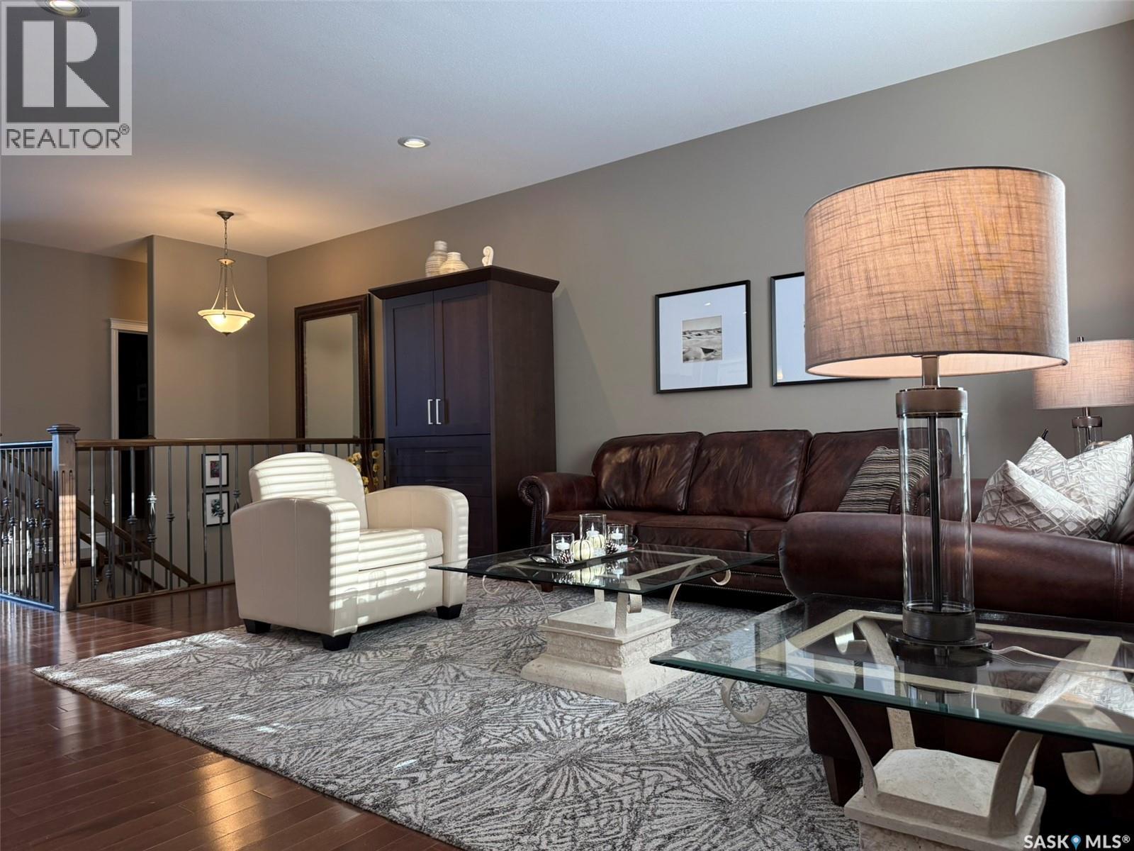 #11 301 CARTWRIGHT TERRACE - Image 3