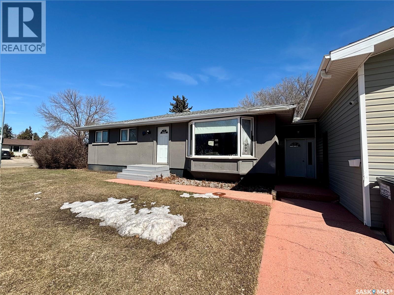 1 Davidson CRESCENT - 1