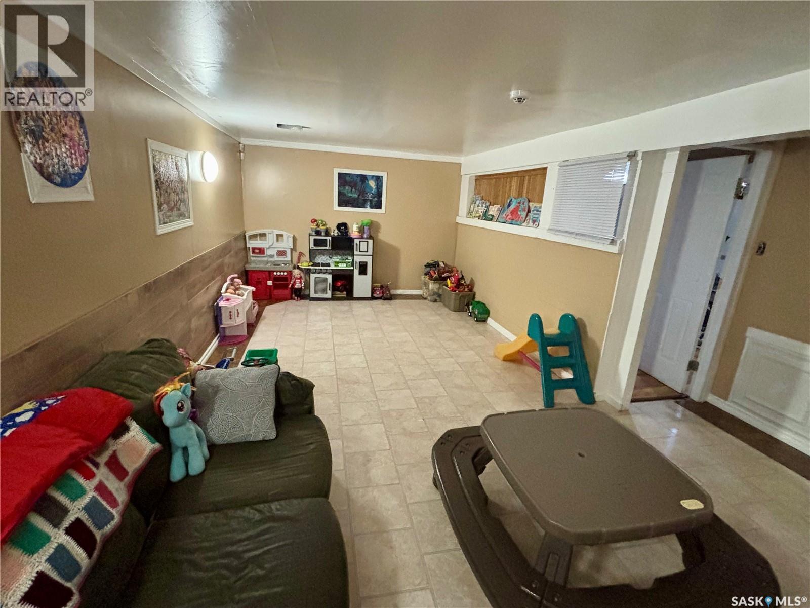 1 Davidson CRESCENT - 21