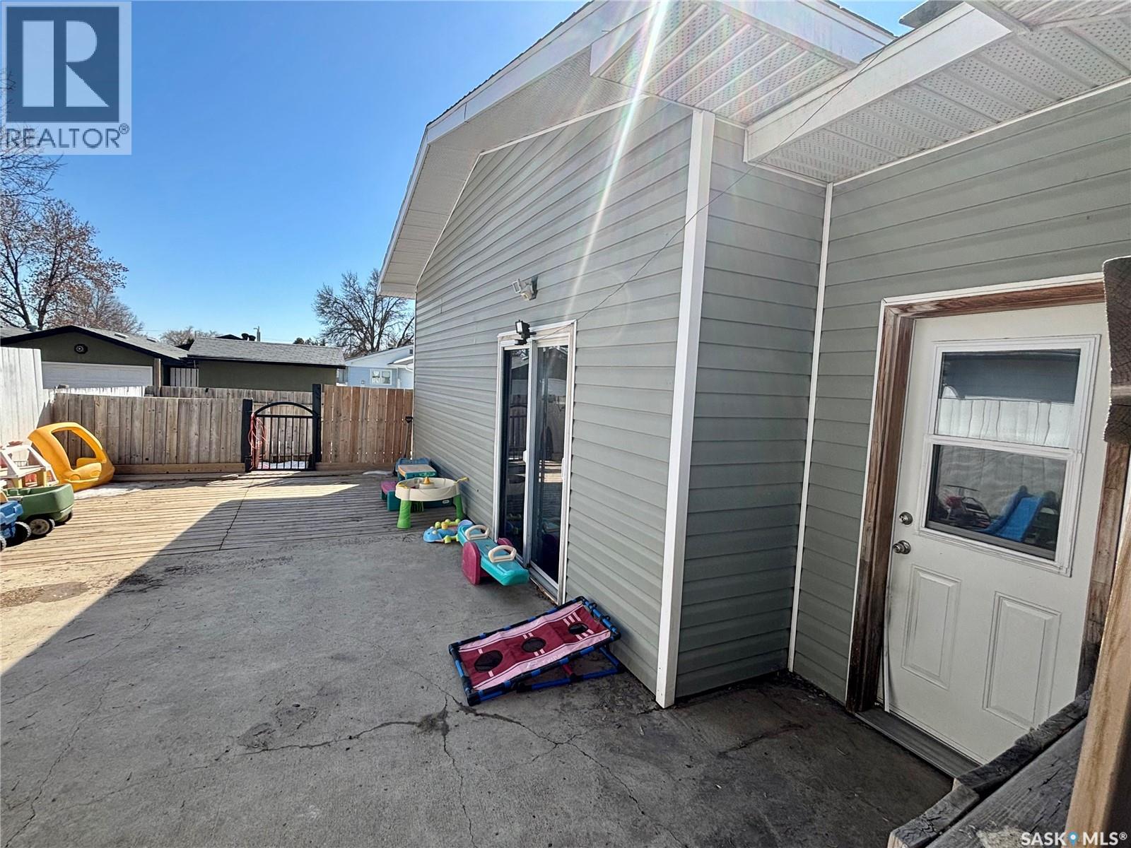 1 Davidson CRESCENT - 30
