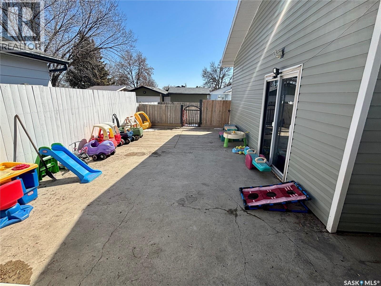 1 Davidson CRESCENT - 32