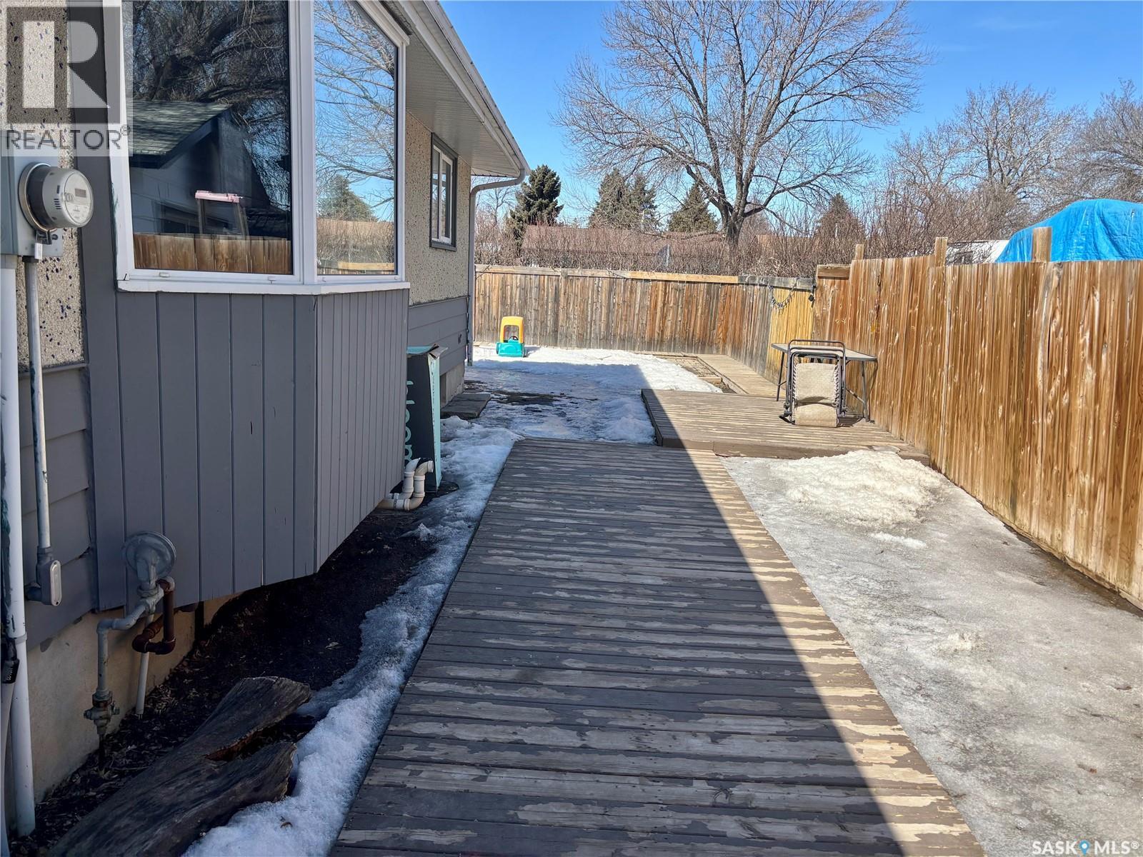 1 Davidson CRESCENT - 33