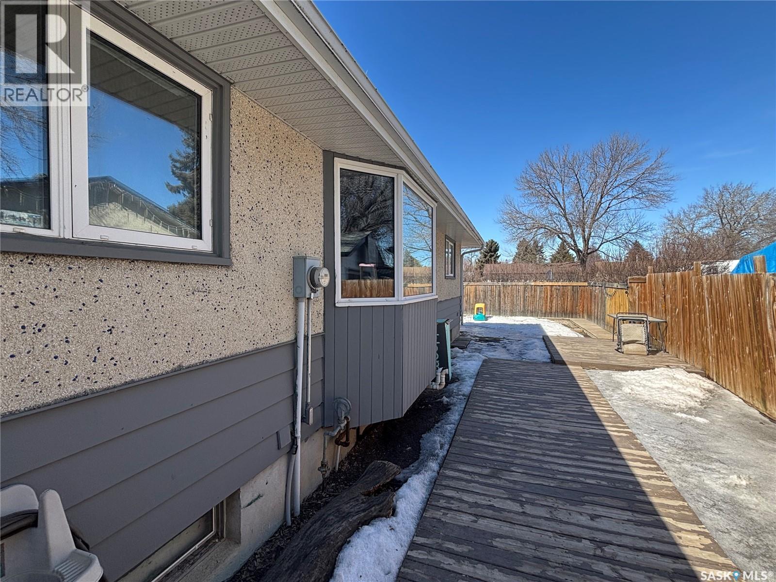 1 Davidson CRESCENT - 34