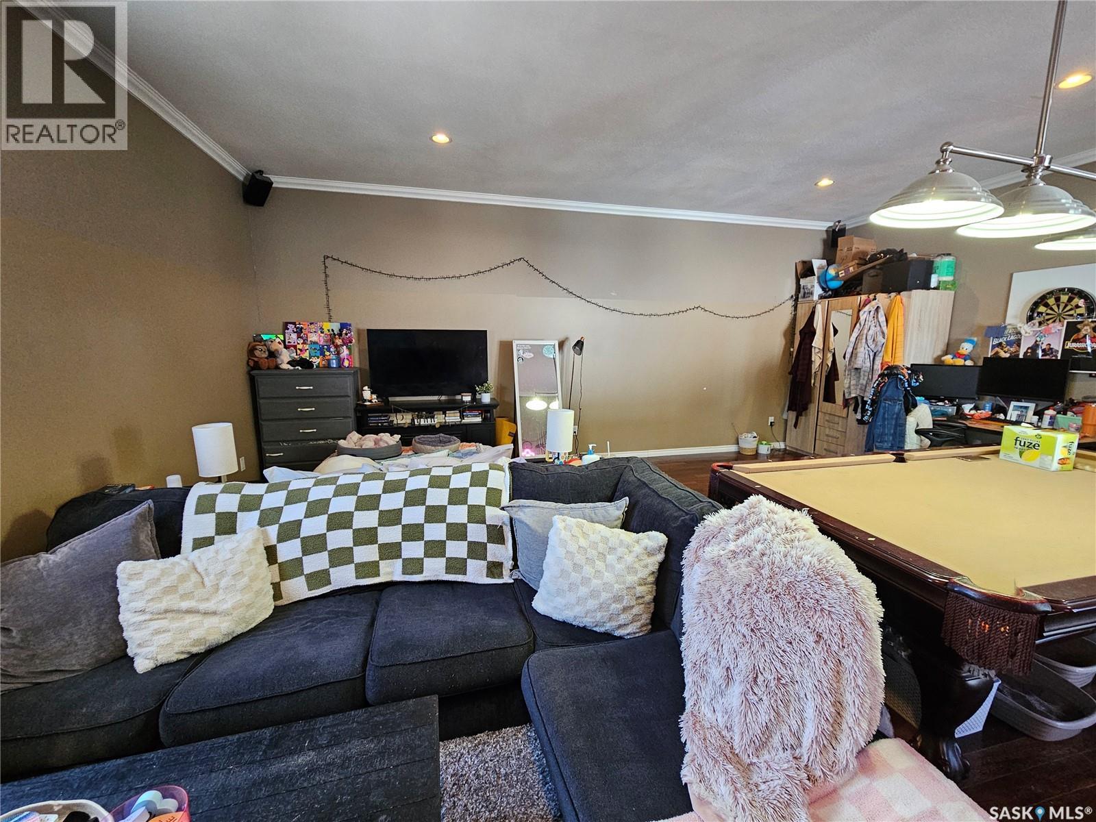 1 Davidson CRESCENT - 36