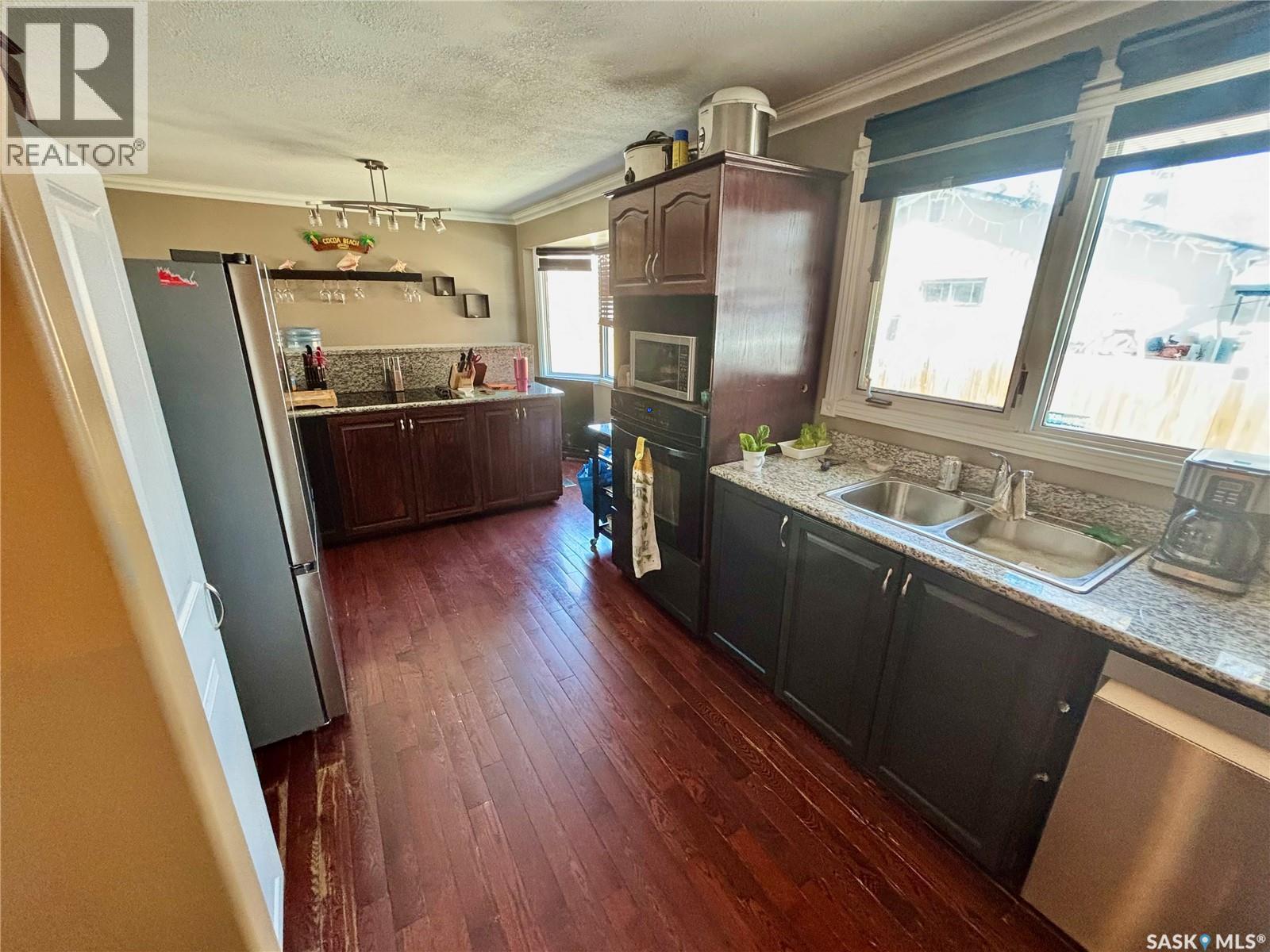 1 Davidson CRESCENT - 4