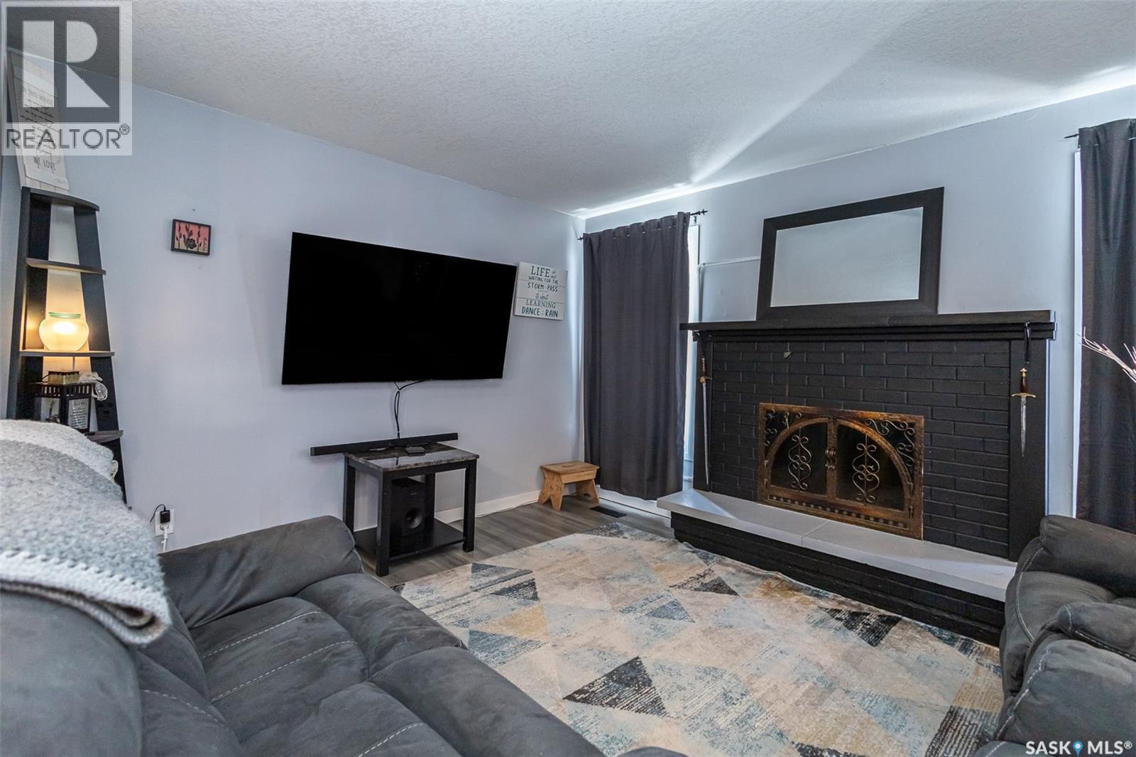 6 DIGGLE PLACE - Image 3