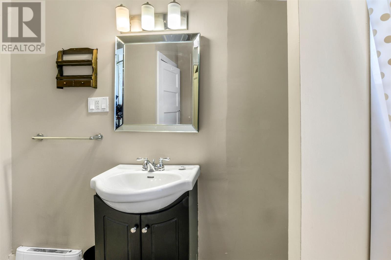 Main level Unit Bathroom
