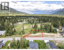 2270 Black Hawk Drive, Sparwood, BC V0B2G2 Photo 9