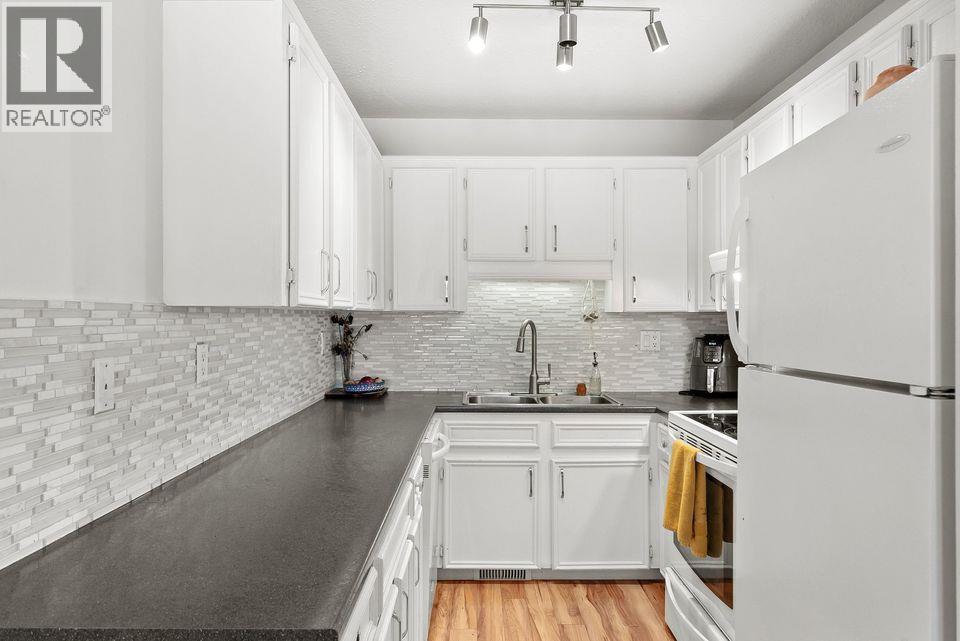 3155 Gordon Drive Unit# 304, Kelowna