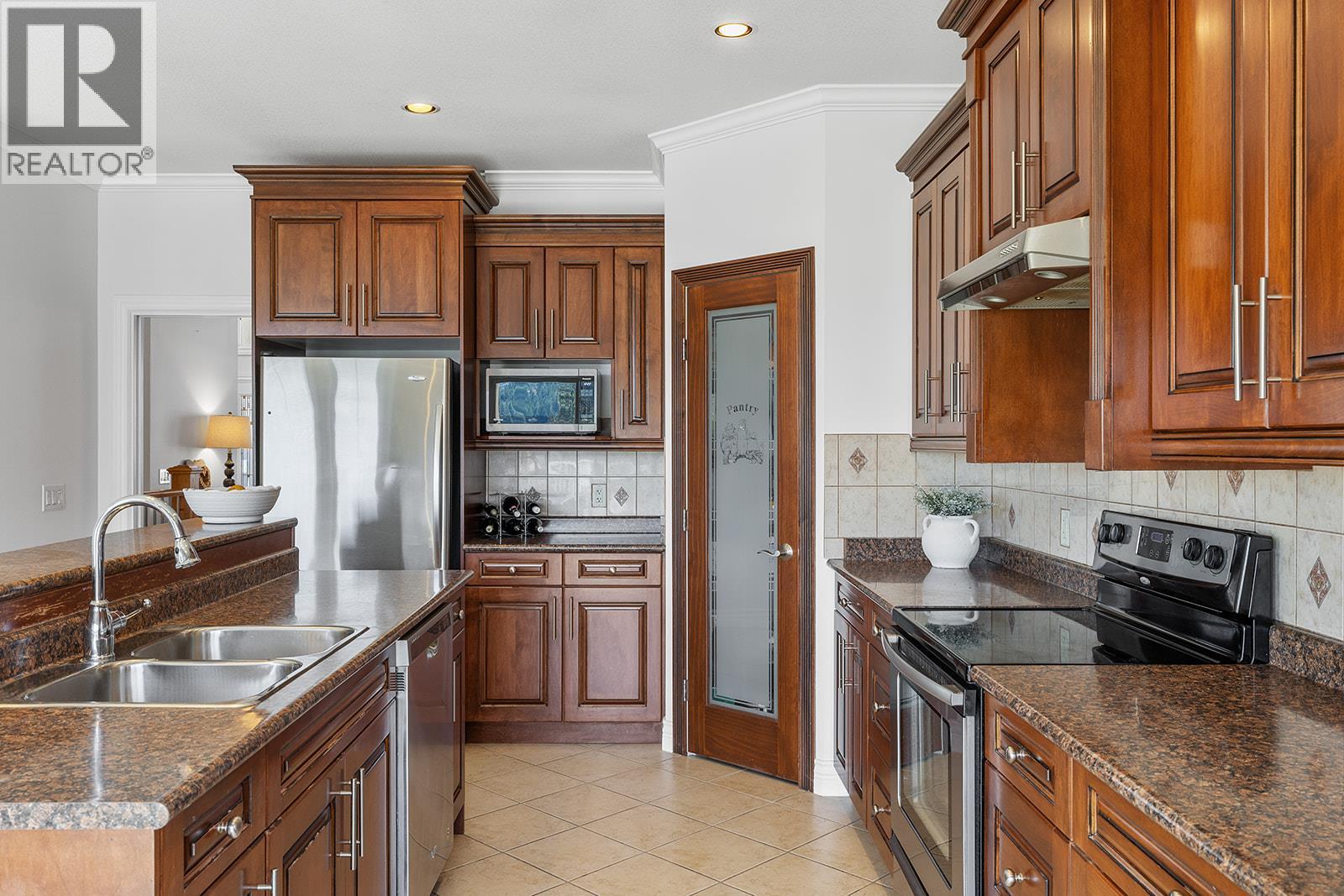 1285 Tanemura Crescent, Kelowna