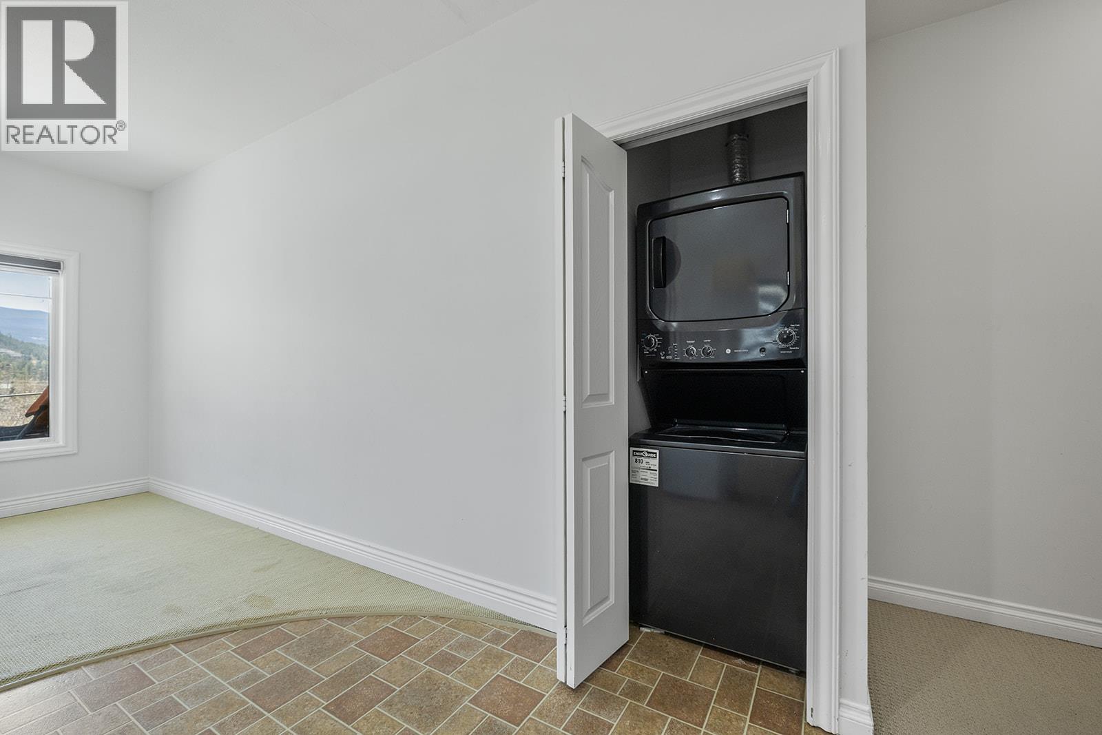 1285 Tanemura Crescent, Kelowna