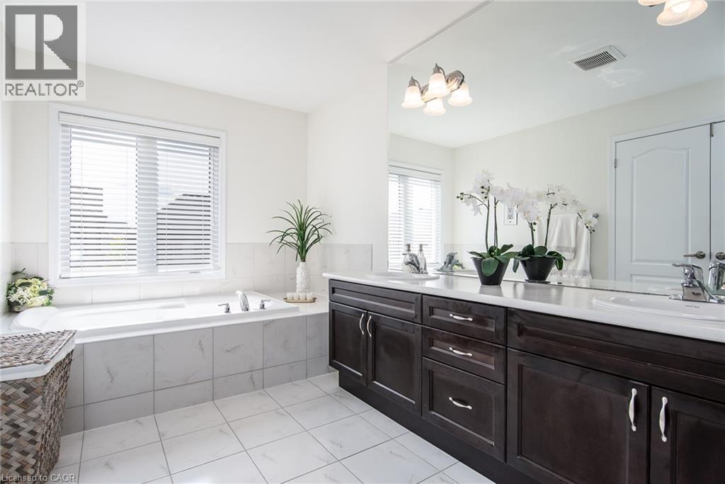 232 SHADY GLEN Crescent - 33