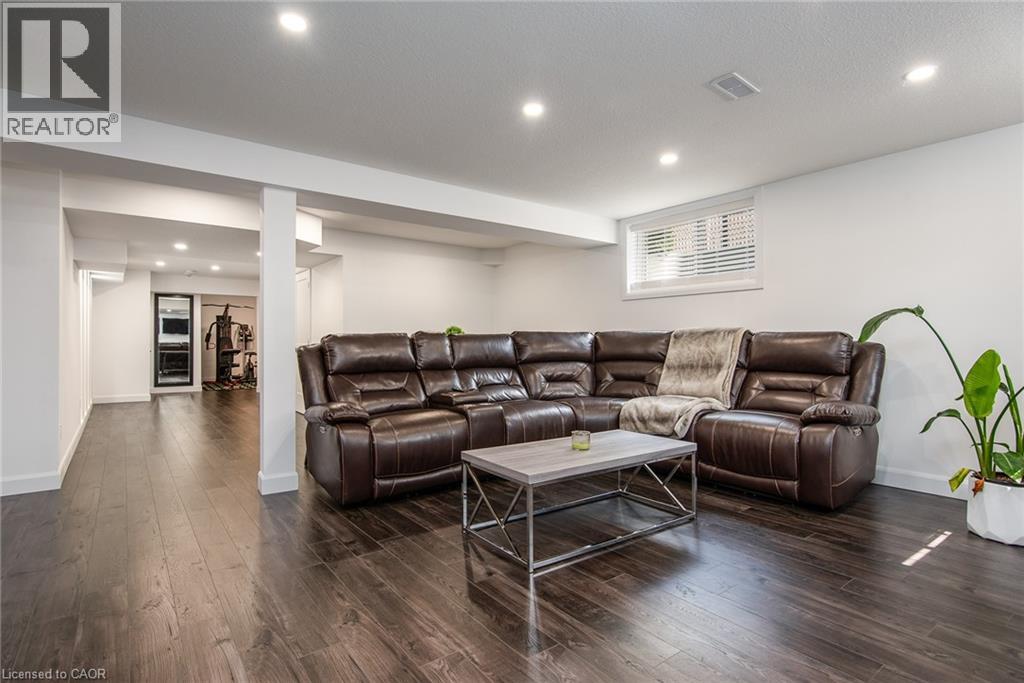 232 SHADY GLEN Crescent - 43