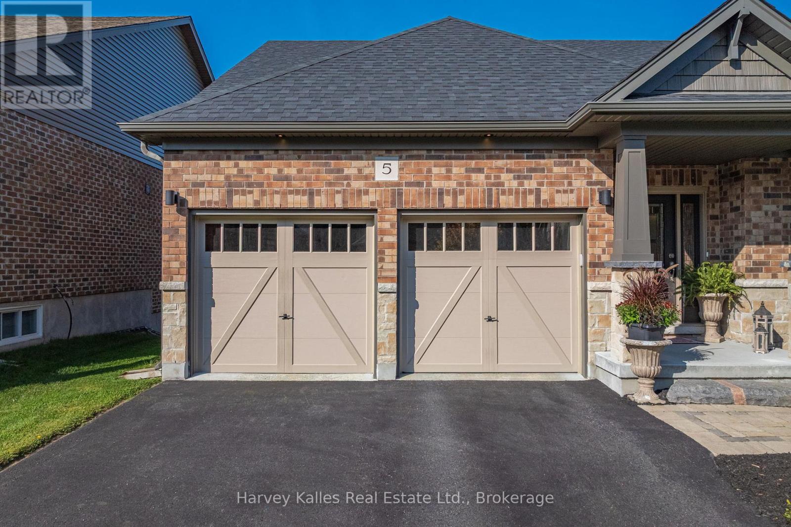 5 BRAESIDE CRESCENT - 48
