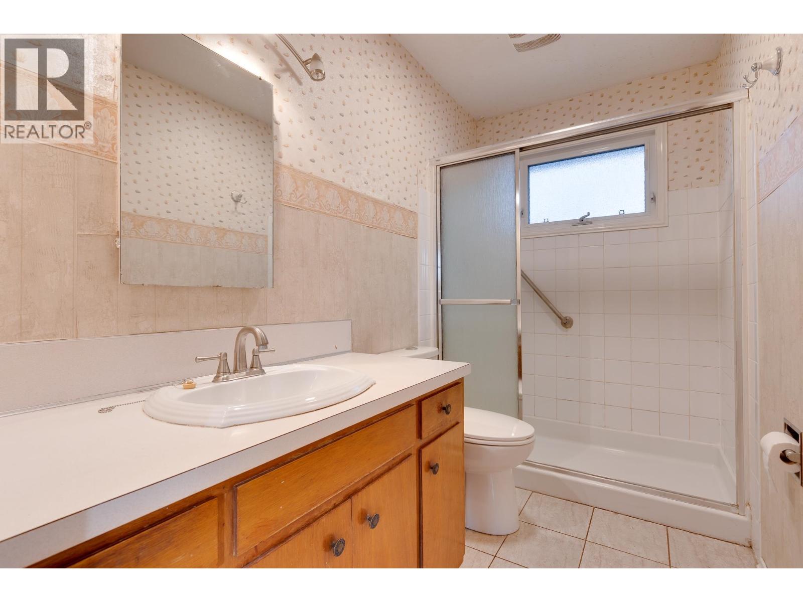 204 WATSON CRESCENT - 12