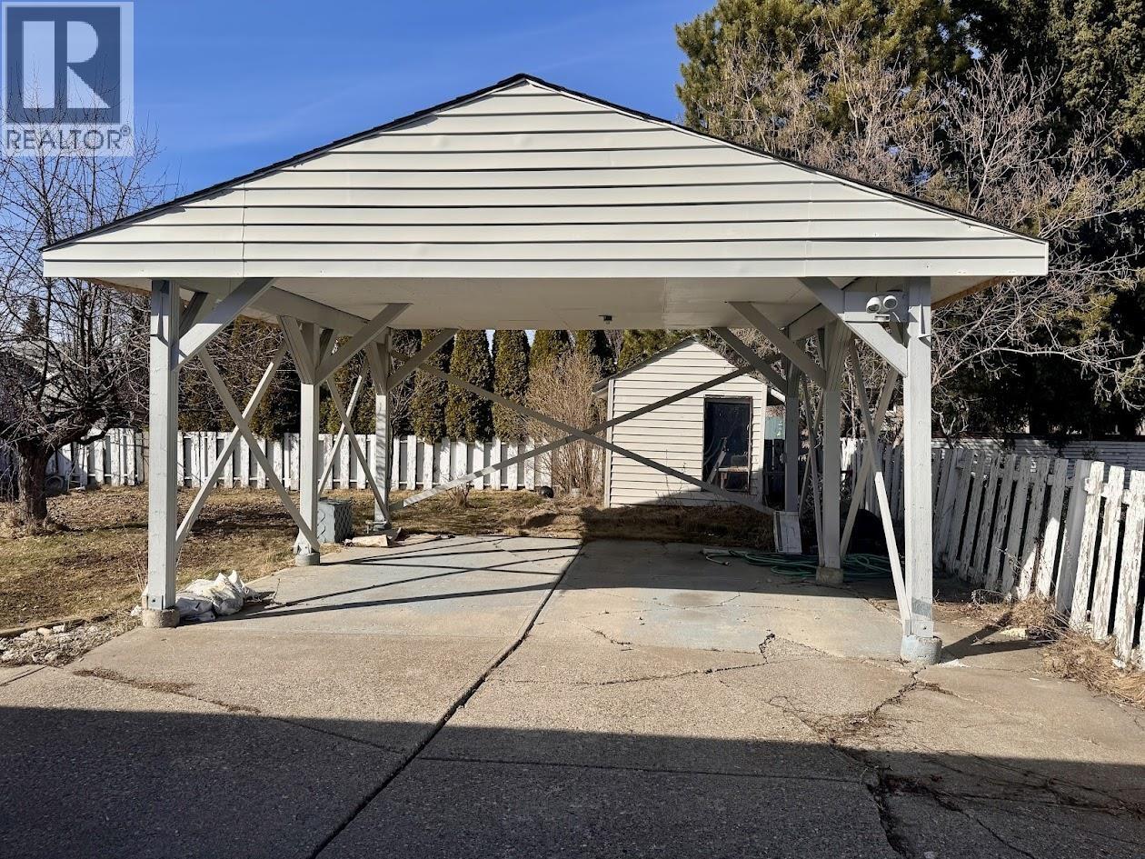 204 WATSON CRESCENT - Image 2