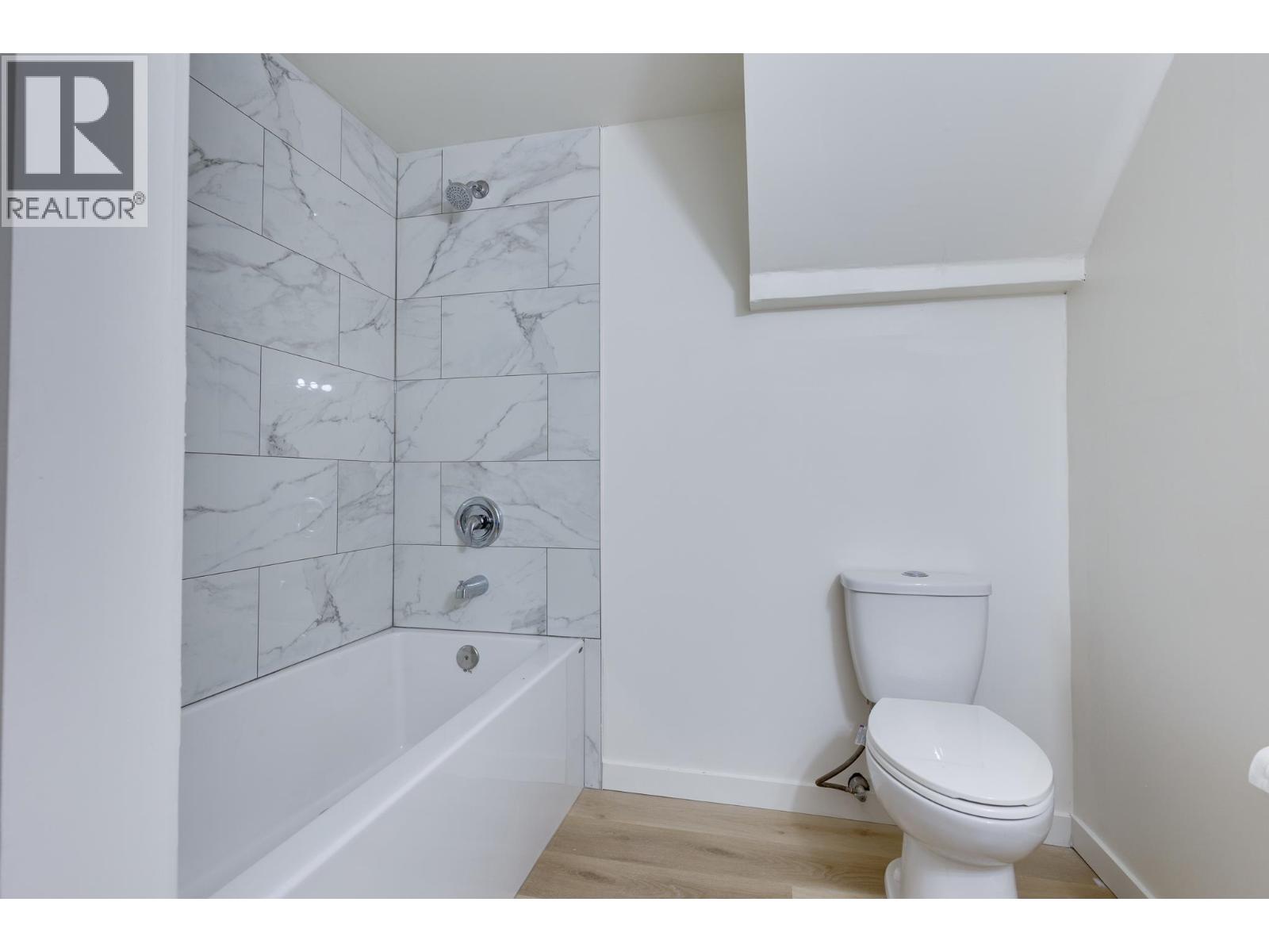 204 WATSON CRESCENT - 22