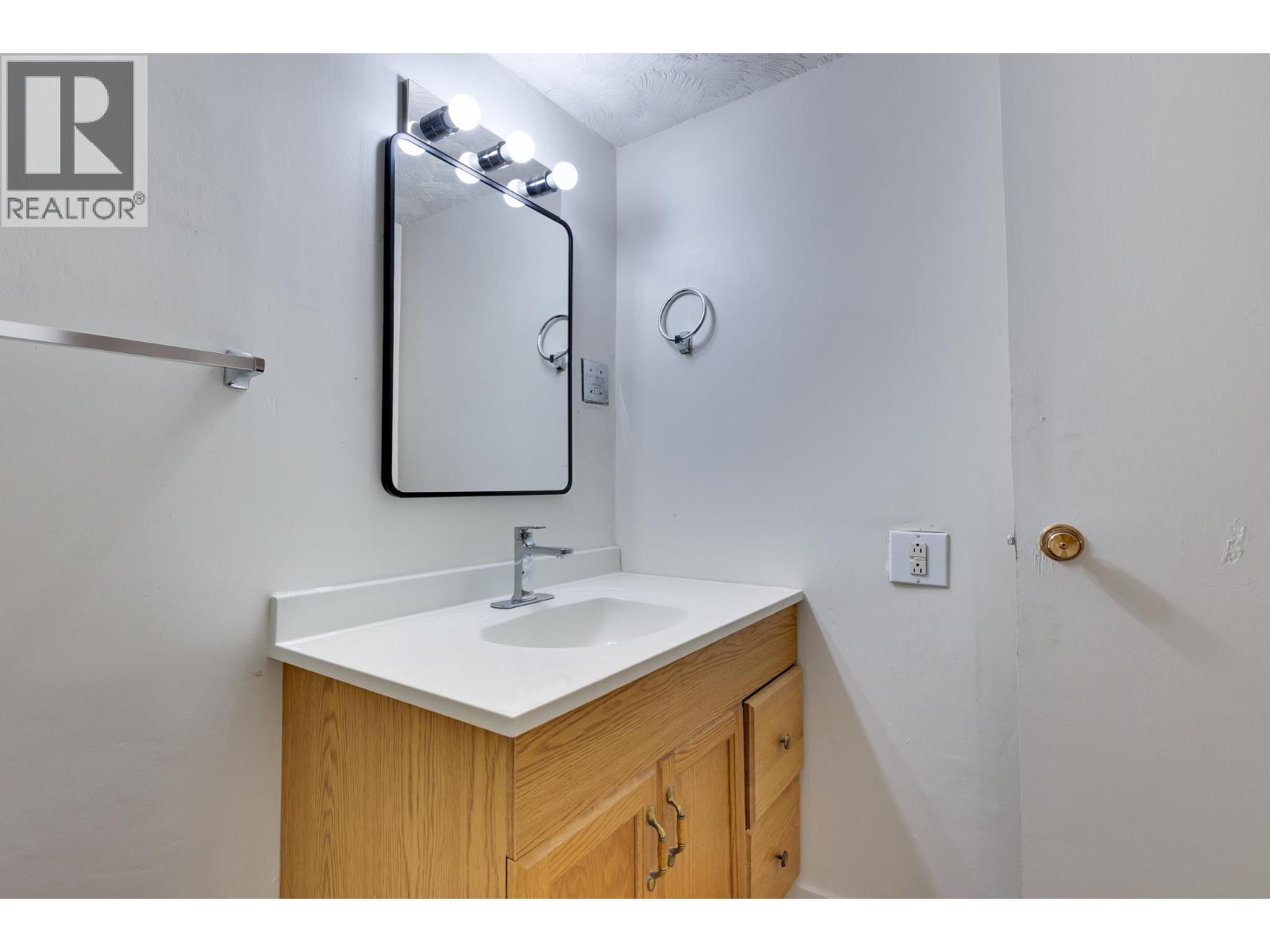 204 WATSON CRESCENT - 23