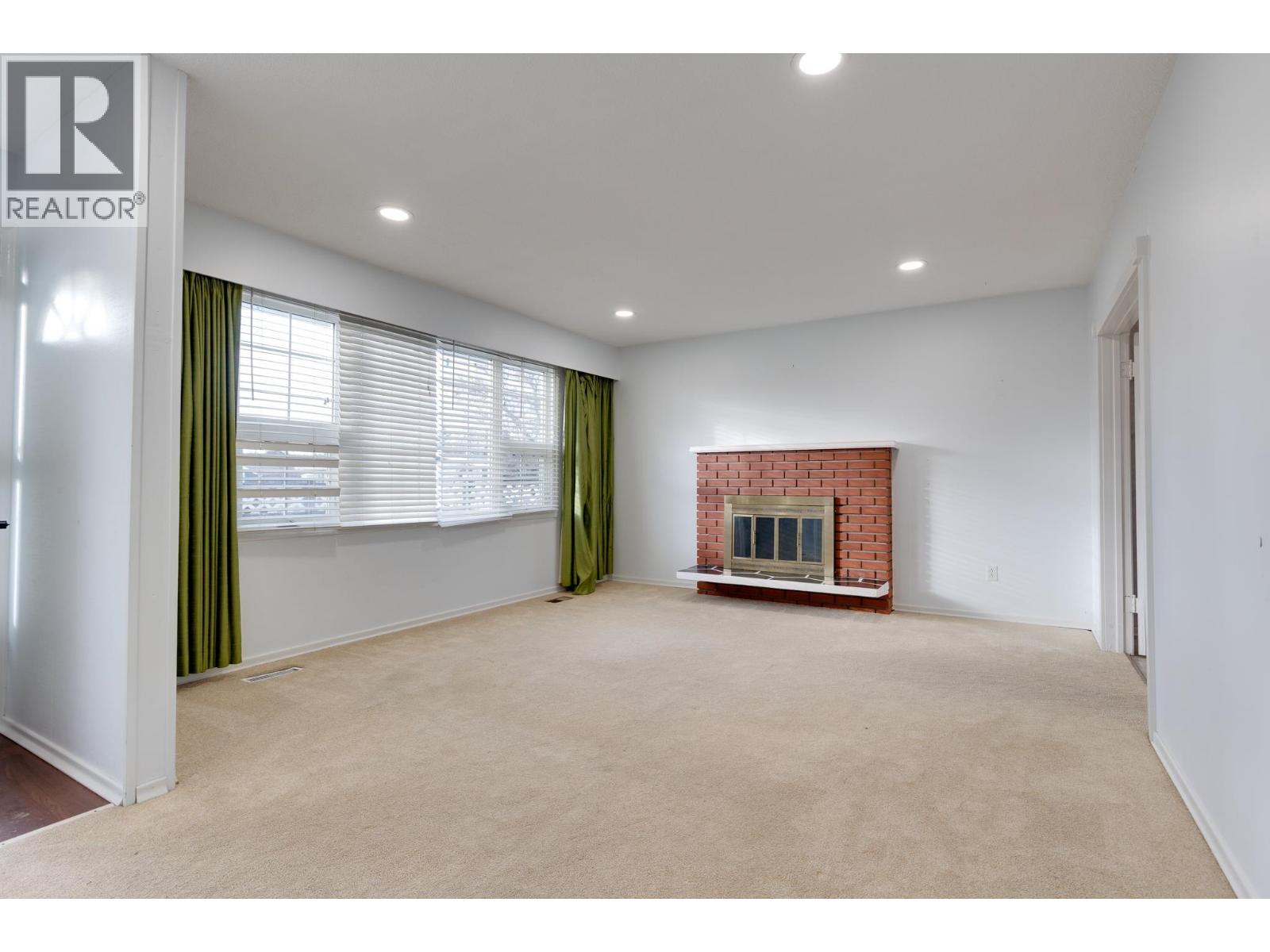 204 WATSON CRESCENT - Image 3