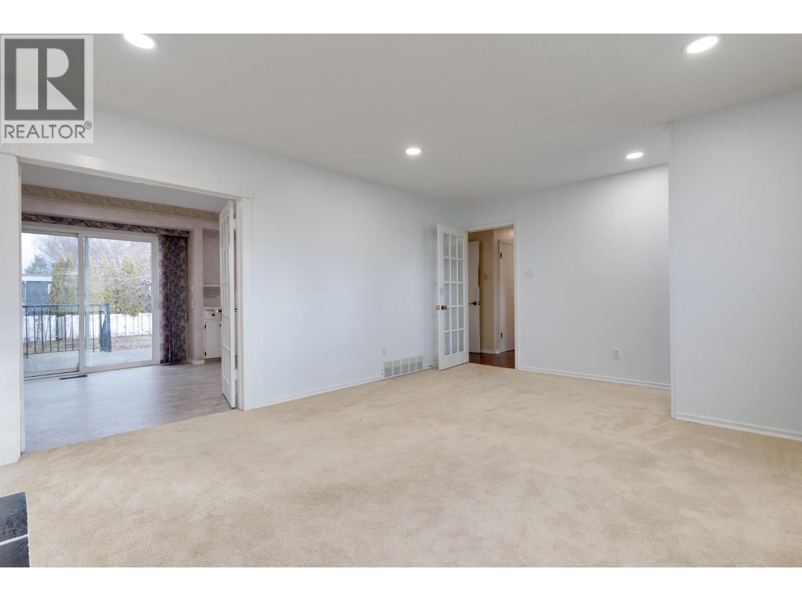 204 WATSON CRESCENT - 5