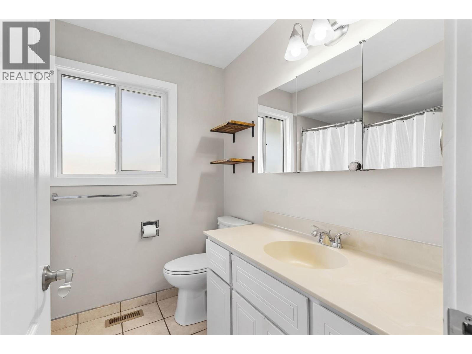 5806 Oleander Drive, Osoyoos