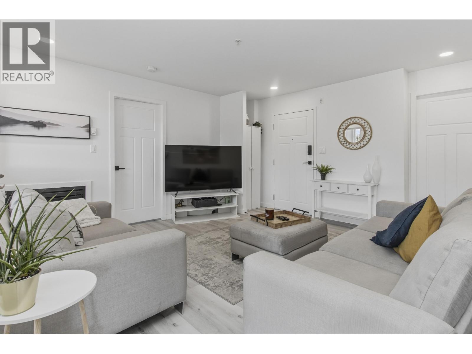 406 1212 MAIN STREET, Squamish