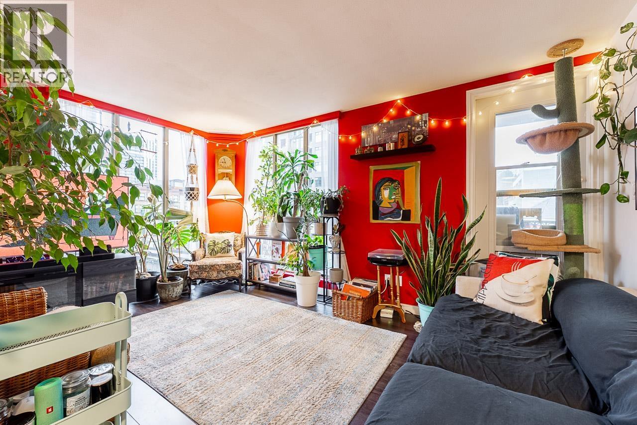 706 680 CLARKSON STREET, New Westminster