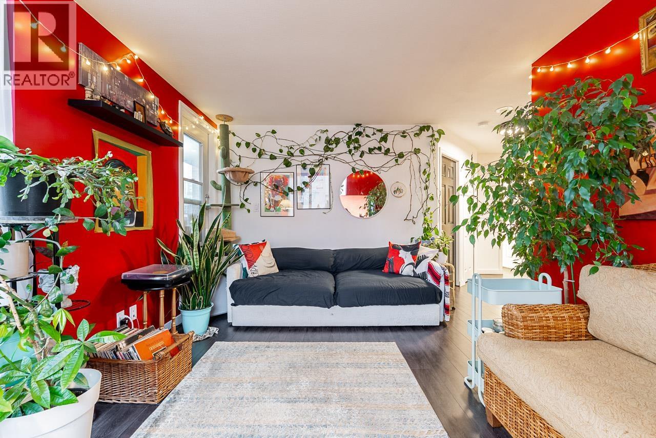 706 680 CLARKSON STREET, New Westminster