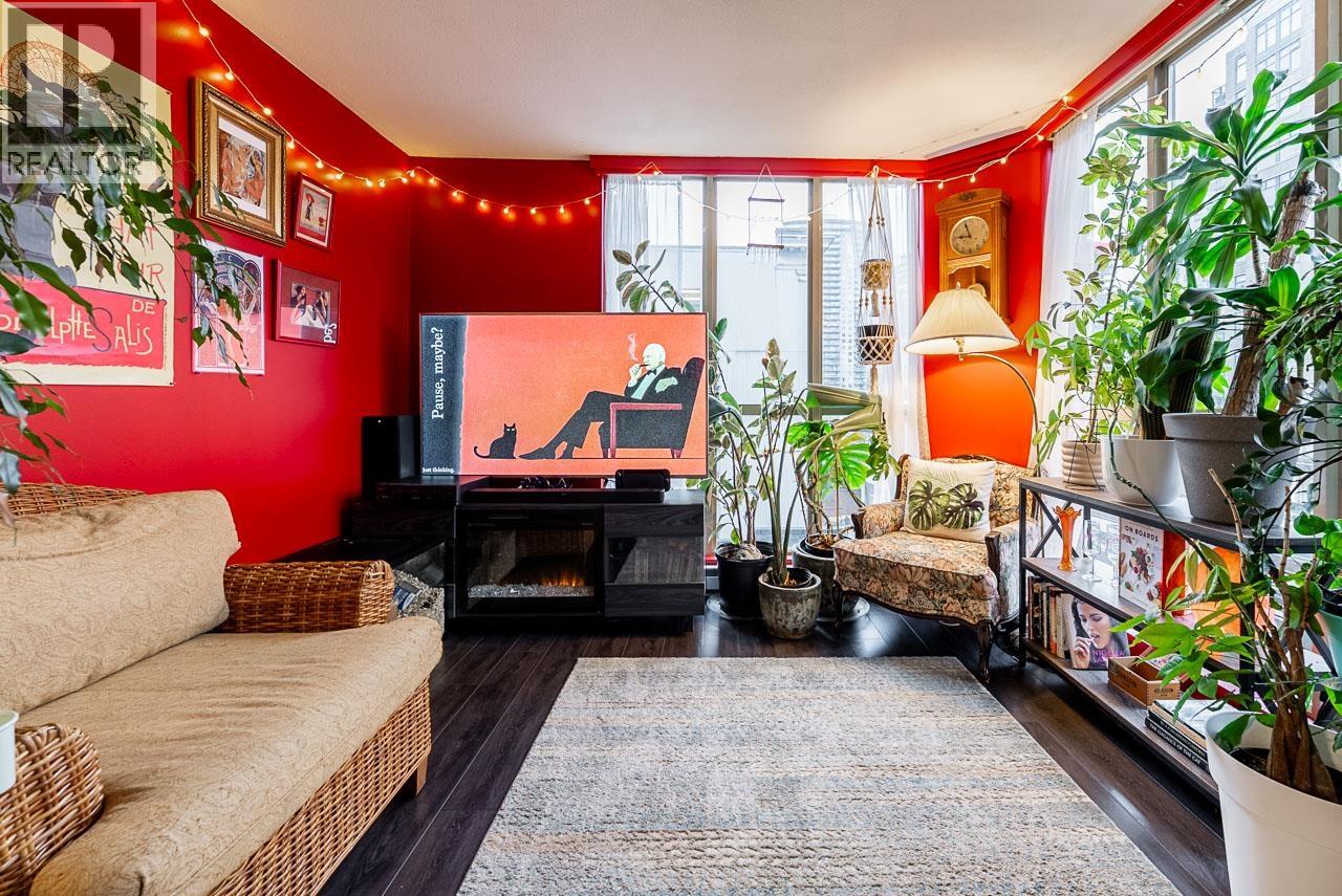 706 680 CLARKSON STREET, New Westminster