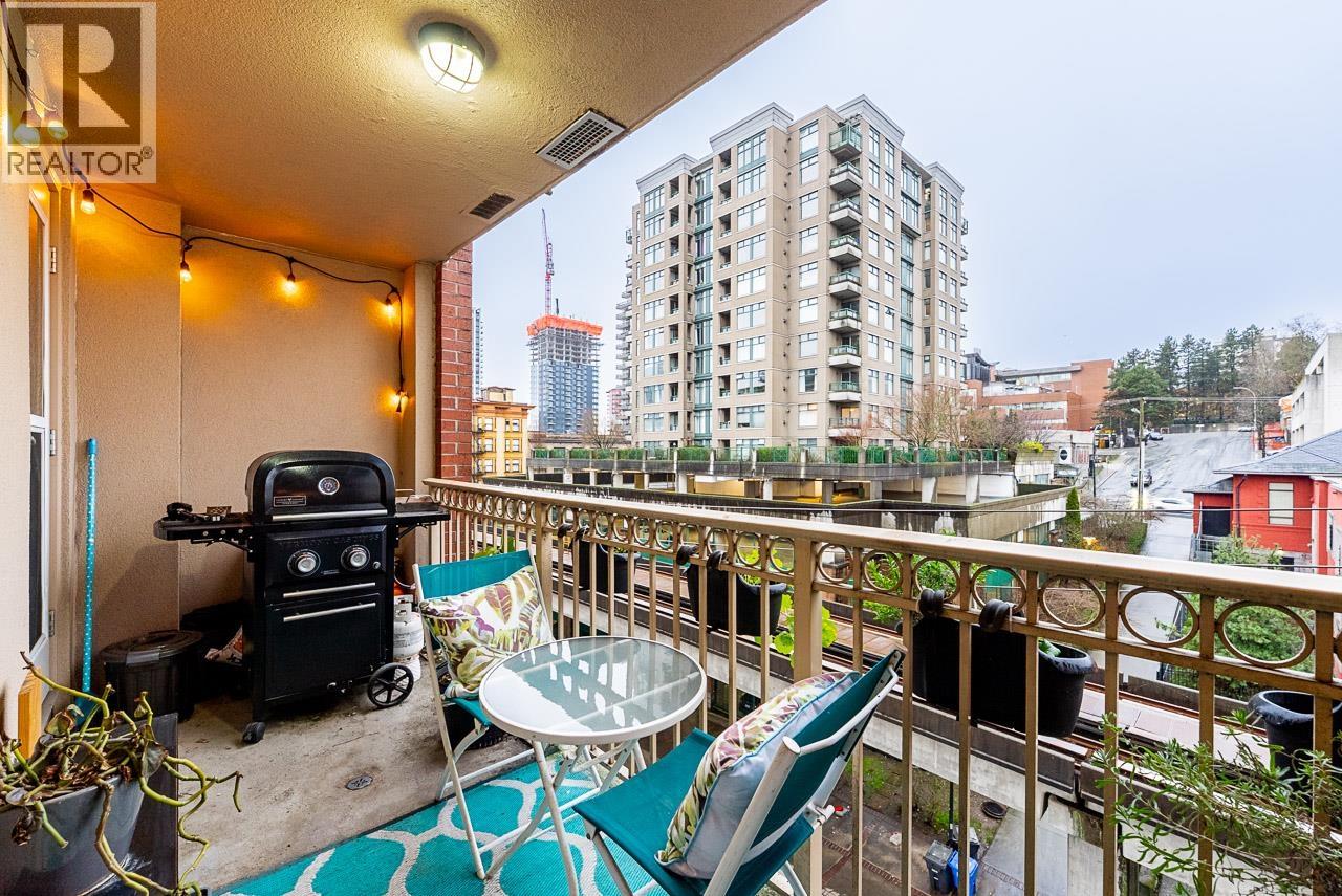 706 680 CLARKSON STREET, New Westminster