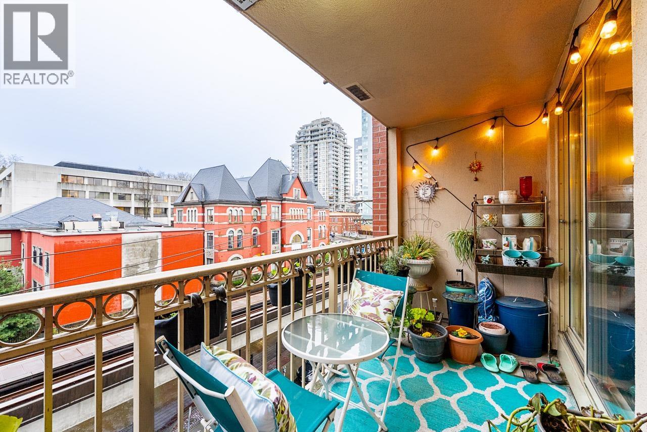 706 680 CLARKSON STREET, New Westminster