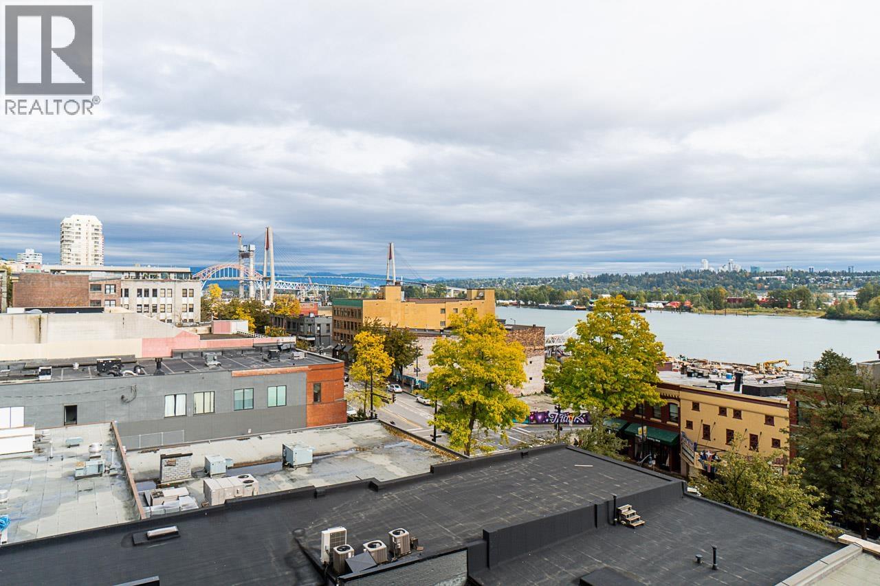 706 680 CLARKSON STREET, New Westminster